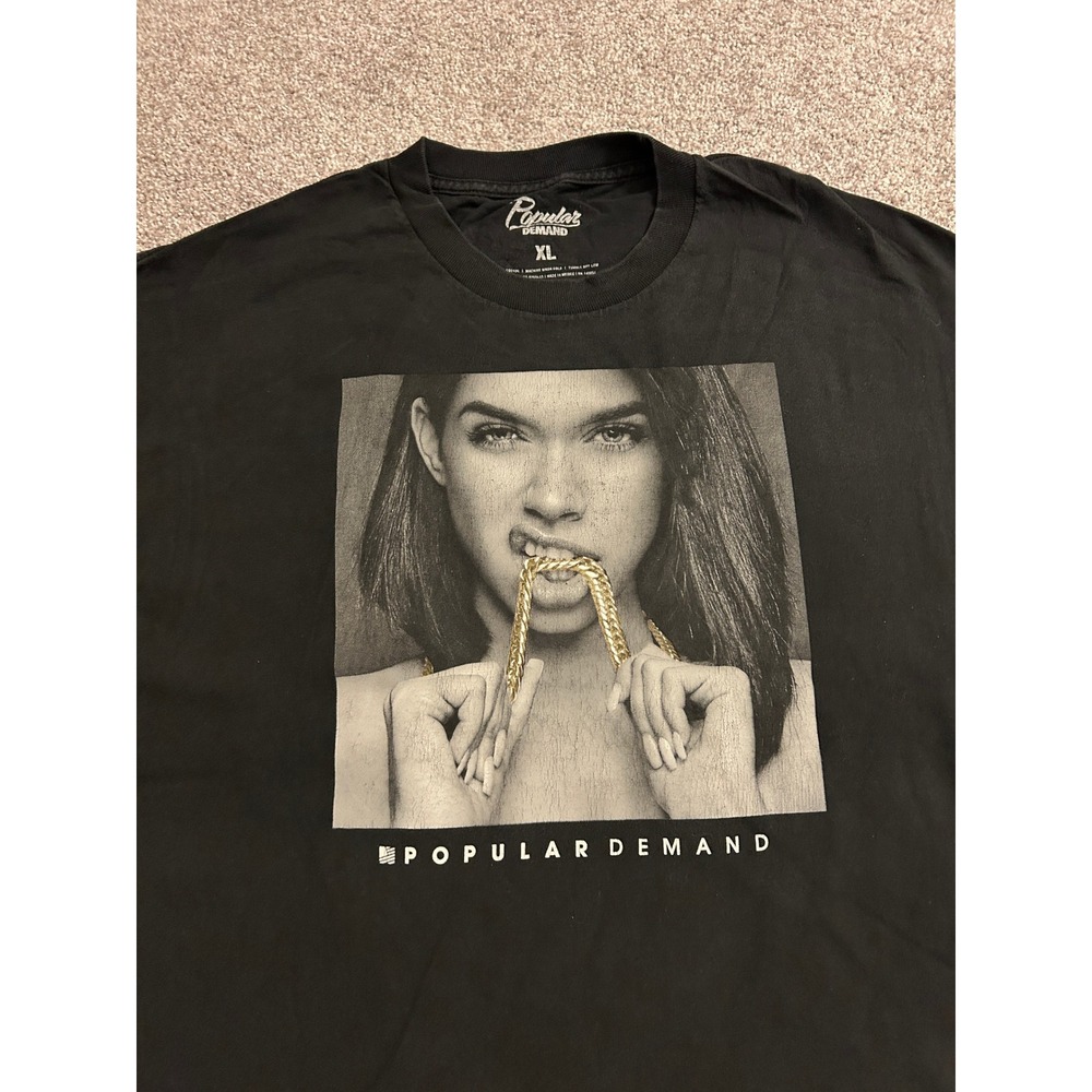 Popular Demand Graphic Tee Mens XL Black Excellent Woman Gold Chain Streetwear
